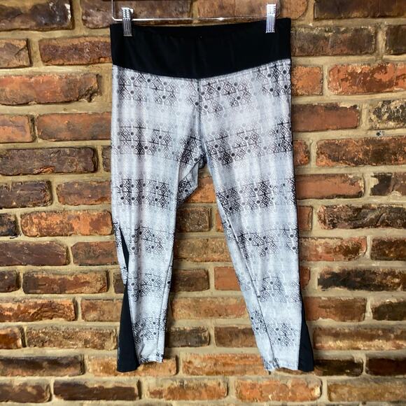 EVCR Black White Gray Printed Mesh Crop Capri Leggings Women's Size Small - Picture 1 of 5